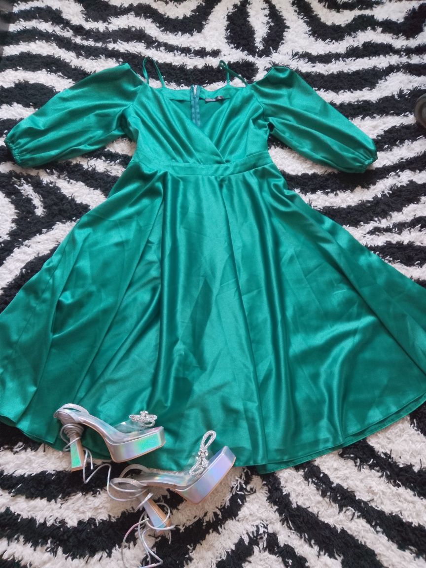 Rochie verde smarald din satin mărime mare 3XL