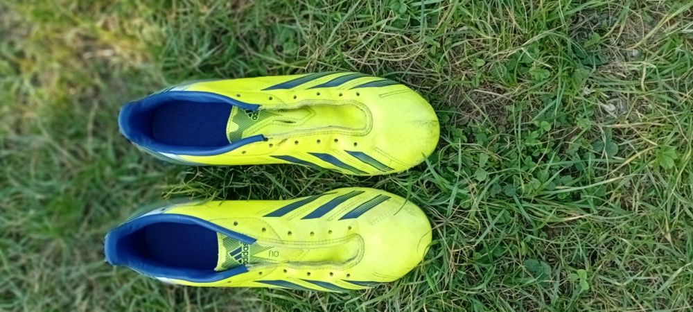 Ghete de fotbal adidas
