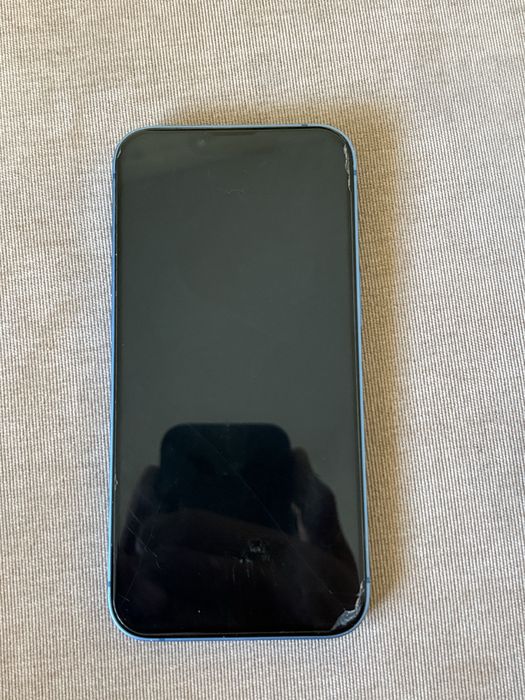 iPhone 13 голубой цвет