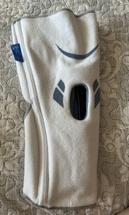 Колянна ортеза SILISTAB GENU с отворен силиконов пръстен на капачката