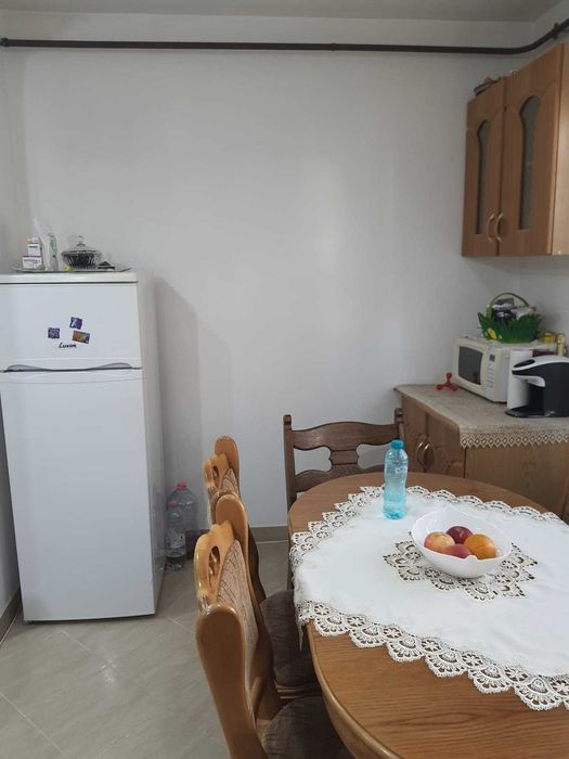 Închiriez apartament