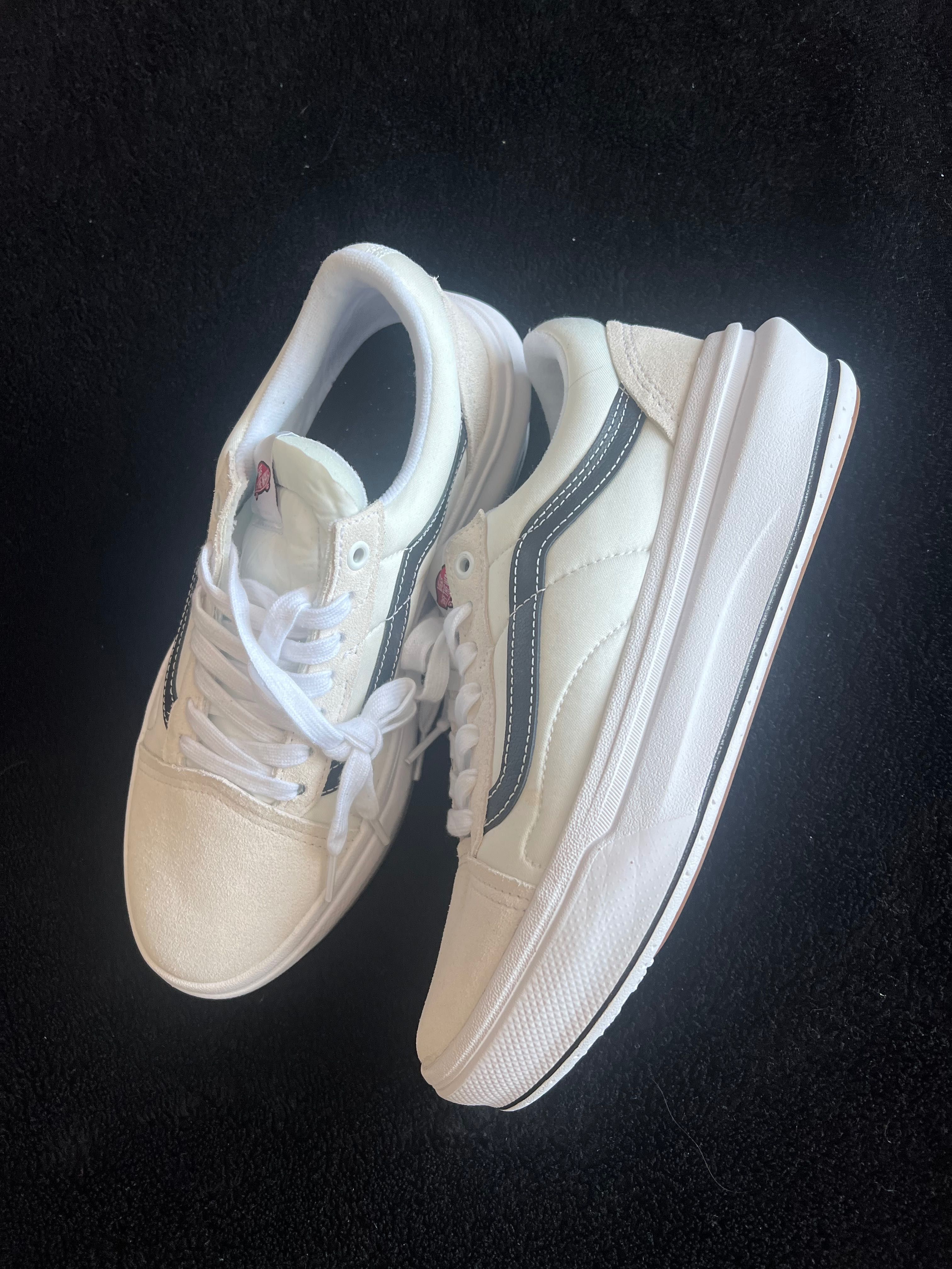 Маратонки Vans,нови 41 номер