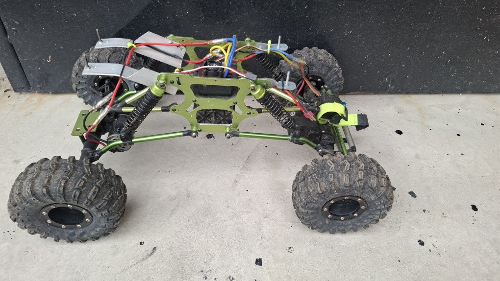 Rc crawler катерач