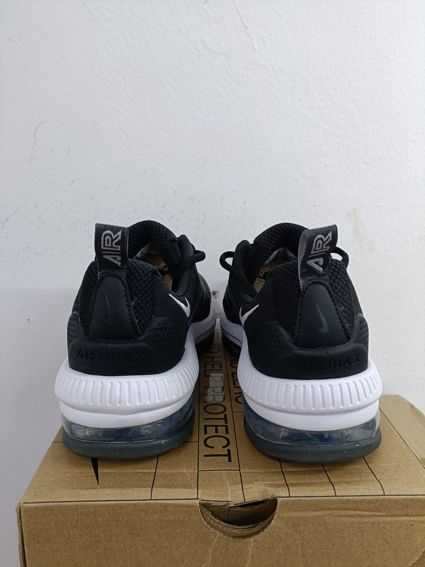 Nike Air Max Genome номер 40 код 26A