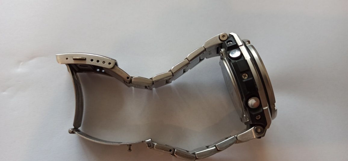 G-Shock GST-210D-9AER G-Steel