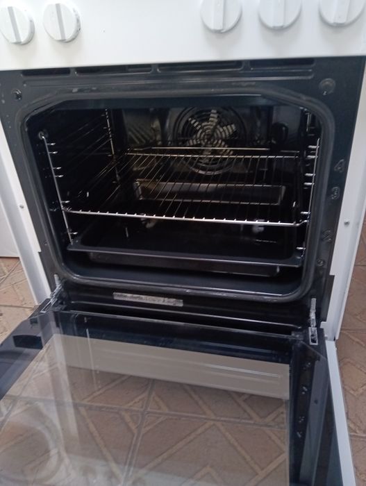 Свободно стояща печка с керамичен плот Gorenje 2 години гаранция!