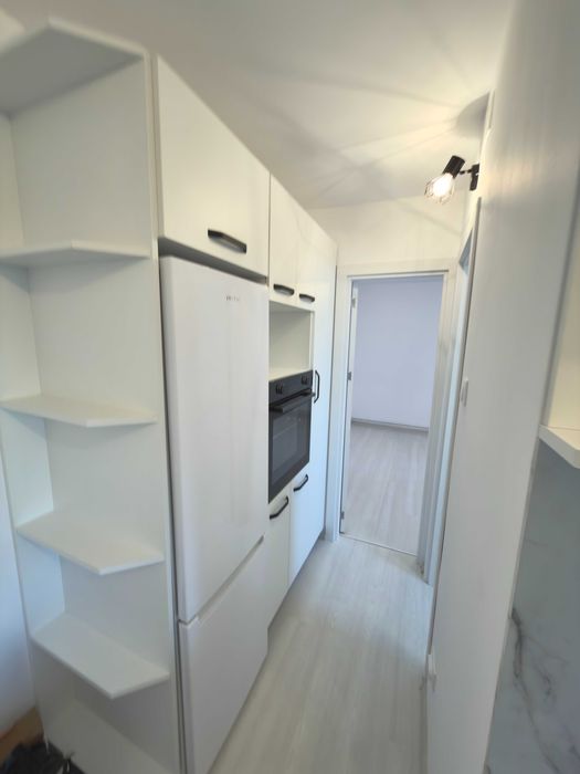 Închiriez apartament 2 camere decomandate, recent renovat – Cornisa