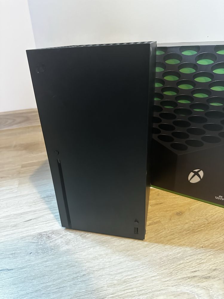 Xbox series X , 1TB + AAA игри