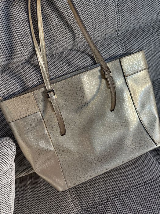 Дамска чанта Guess