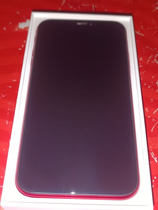 Продавам телефон iPhone 11 XR, red  64GB model  A 2105