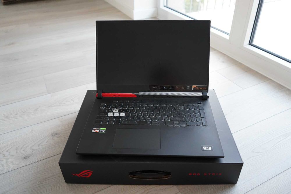 Laptop ASUS ROG G713IE (Ryzen 7, RTX 3050 Ti, 16GB RAM, 512GB SSD)