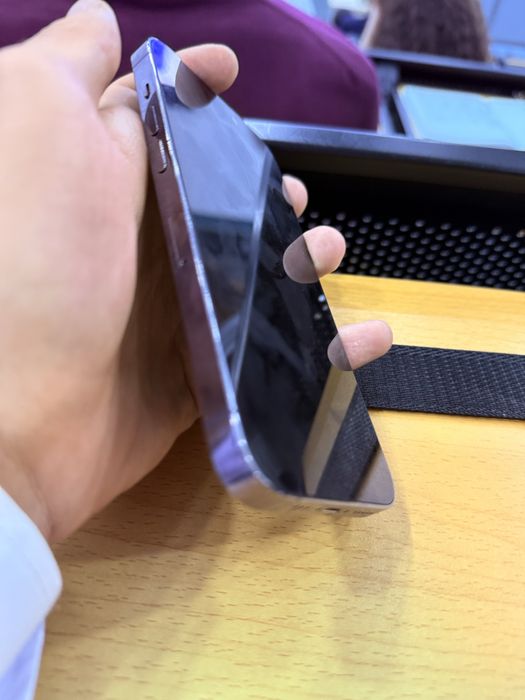 iPhone 14 pro 87% kar dok bor