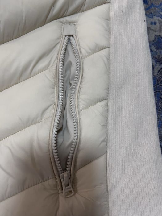 Продам безрукавку colins