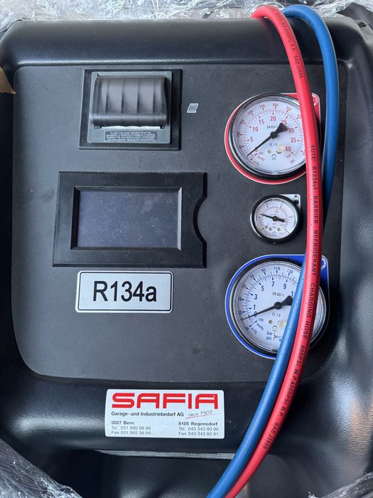 Машина за обслужване на климатици