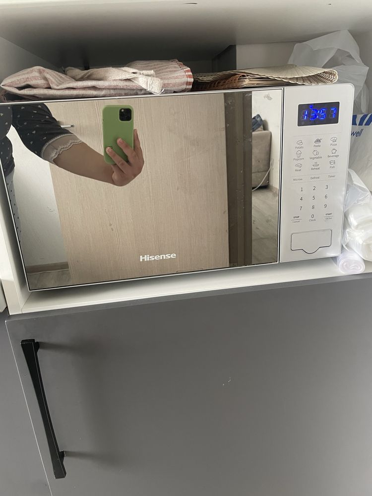 Микроволновка Hisense