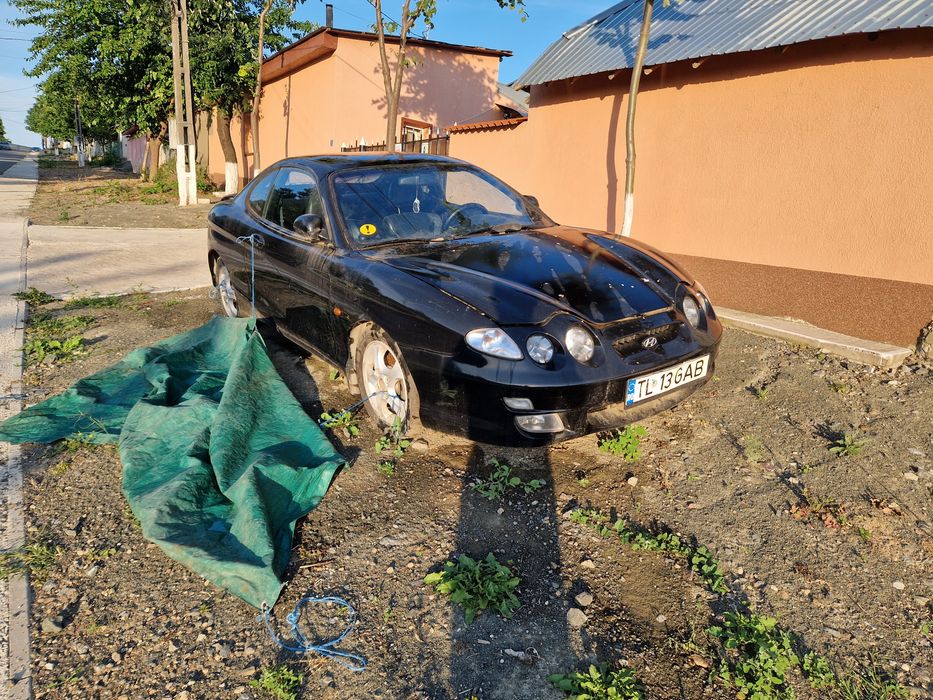 Vand sau schimb hyunday coupe 2001