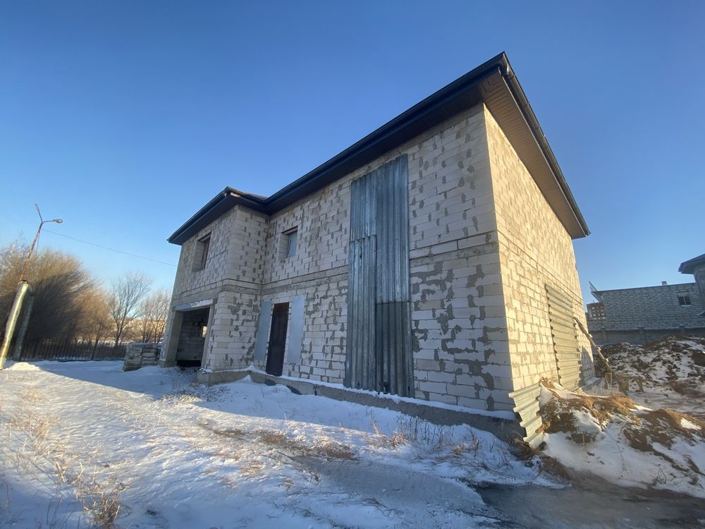 Продам дом не достроеный в шикарном районе.