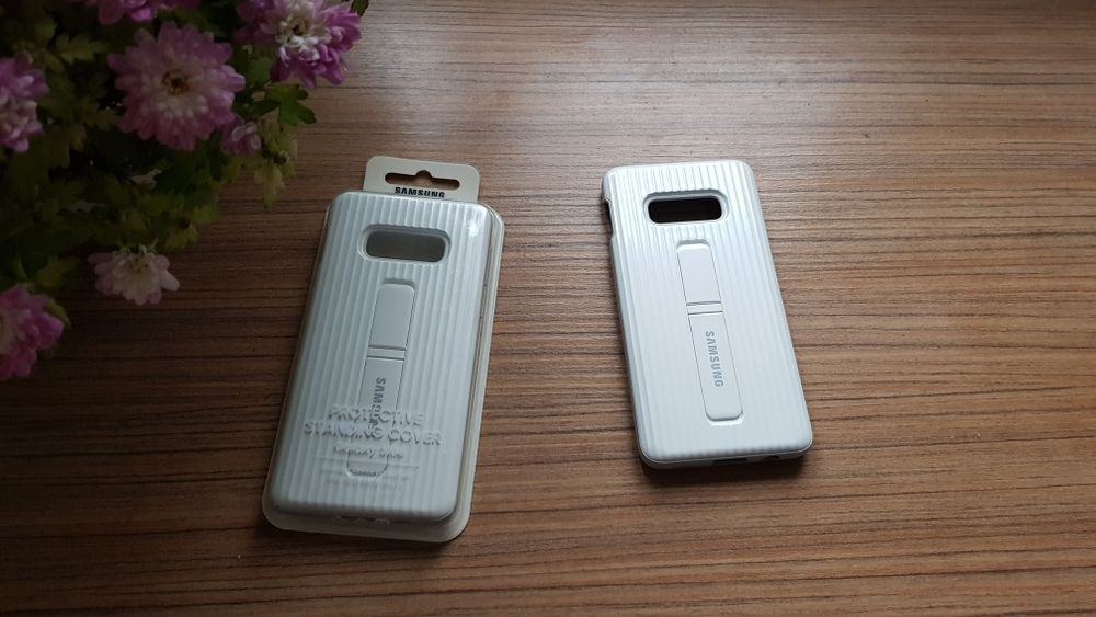 Husa Carcasa+ stand Originala Samsung Galaxy S10e! Noua,Protective