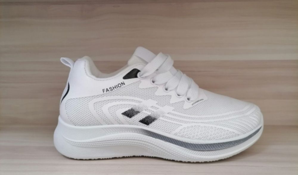 Дамски спортни обувки