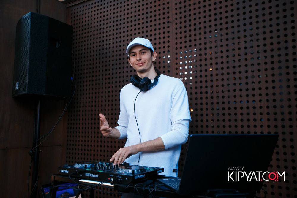 Dj-Диджей с Аппаратурой, Светомузыкой на выезд; аренда звука, света