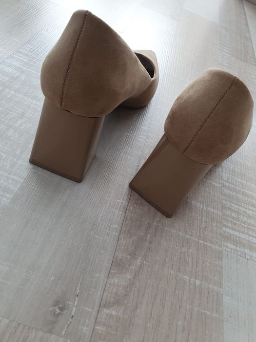 Pantofi cu toc Reserved