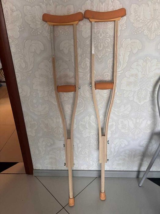 продам детские костыли