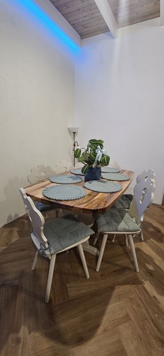 Masa si scaune din lemn cu blat de nuc natural