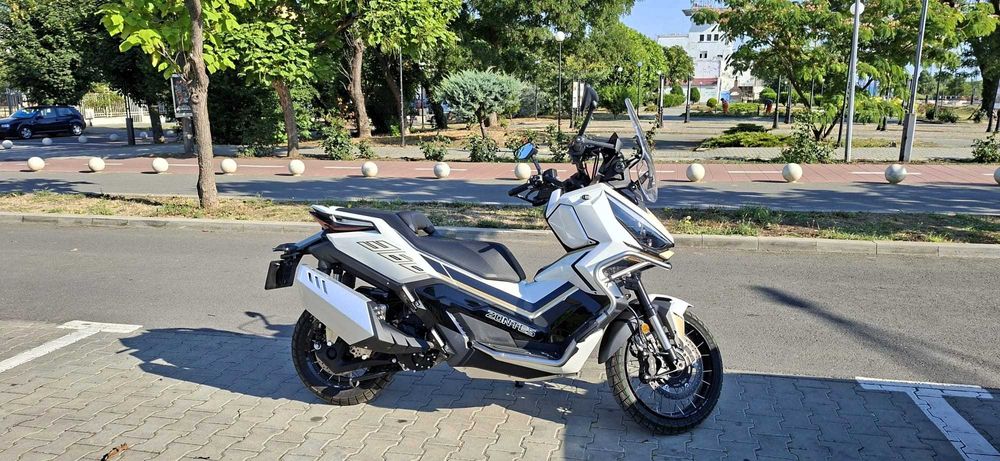 Maxi scuter Adventure Touring Zontes 368G, iunie 2025