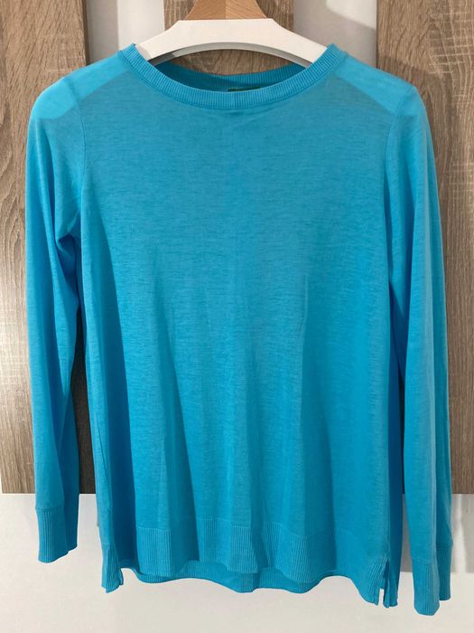 Блузи на BOSS и United Colors of Benetton в свежи сини цветове