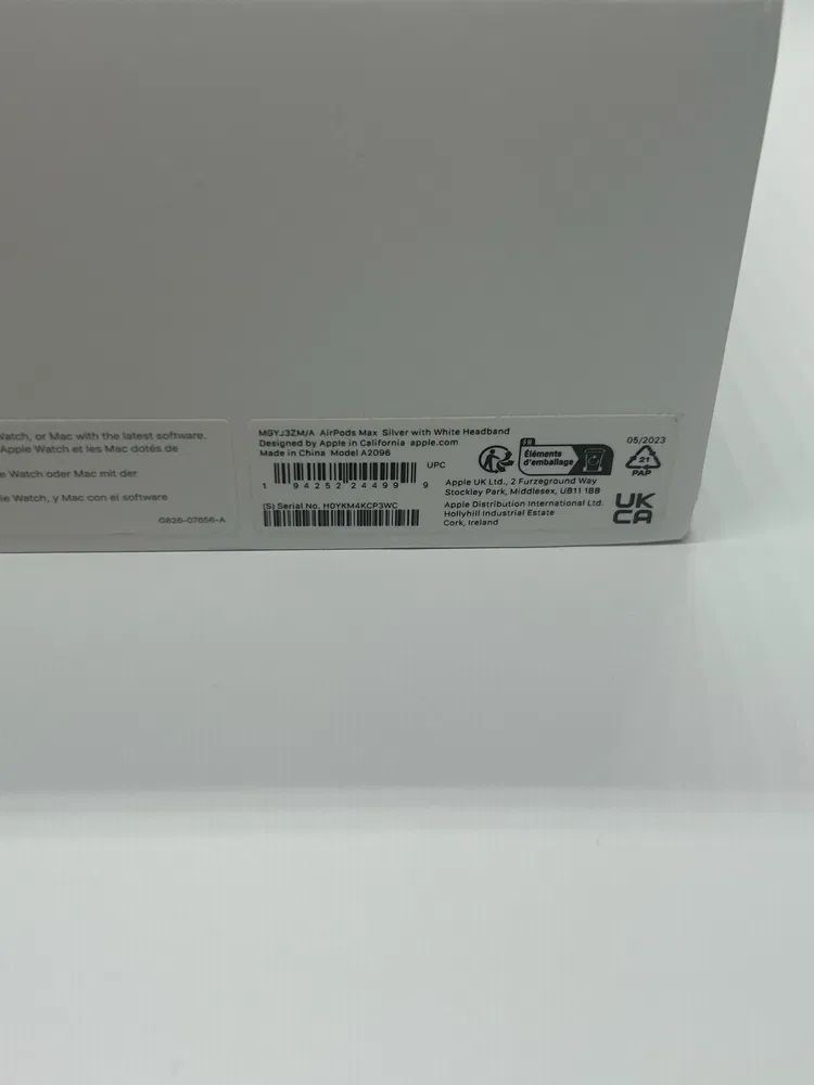 Apple AirPods MAX отворени само за снимки!