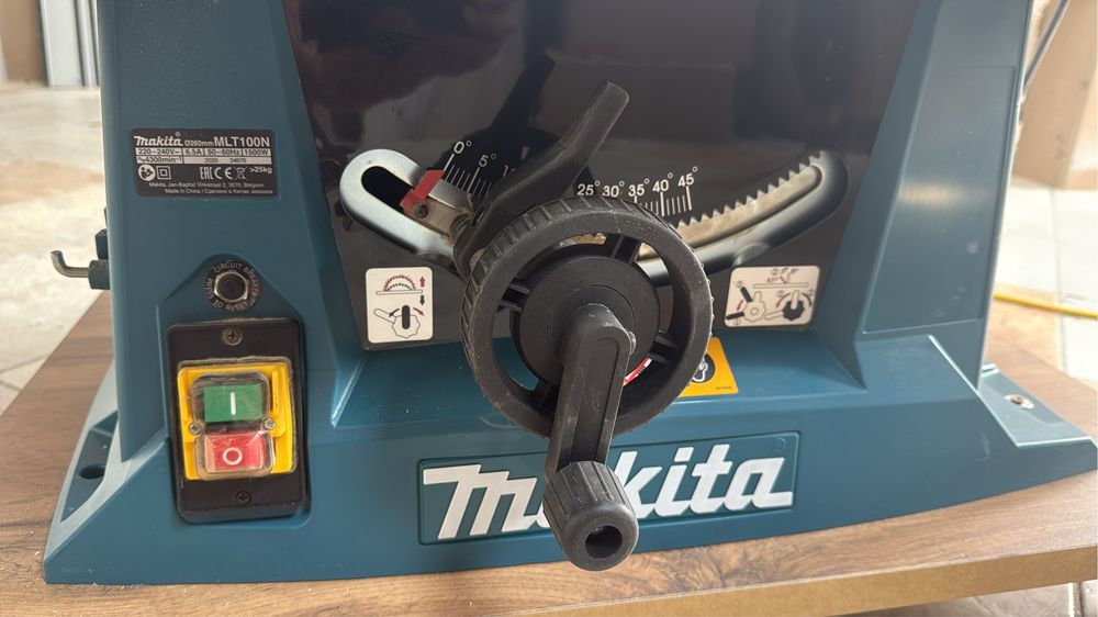 Распиловочный станок Makita MLT 100N