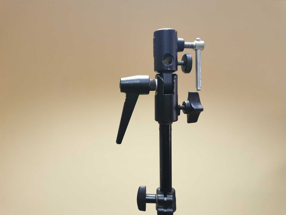 Manfrotto 026 адаптер - стойка за фотографски чадър или светкавица