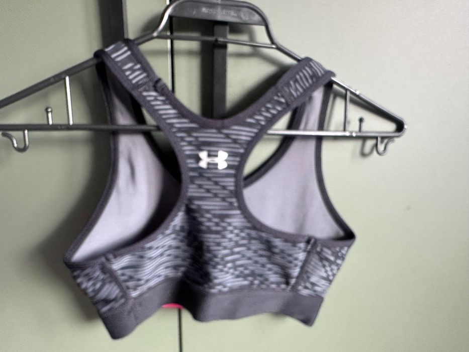 Under armour спортни бюстиета
