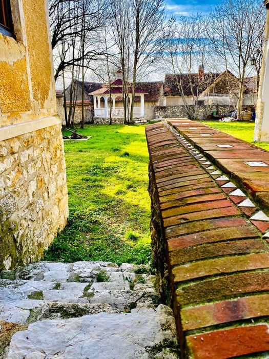 Conac de inchiriat  în satul Socolari, județul Caraș‑Severin