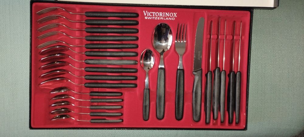 Комплект прибори за хранене Victorinox