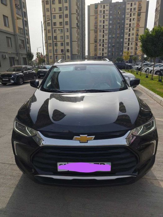 Срочно продам Shevrolet Tracker 2-Позиция, 87.000 пробег, 2023 вмятина