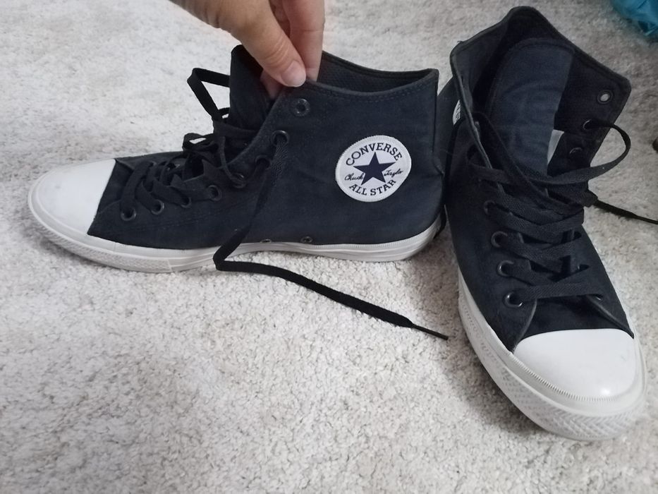 Tenesi Converse aproape noi