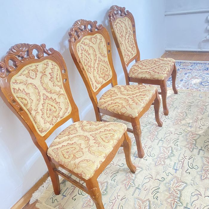 Стол и стулья в отл состоянии