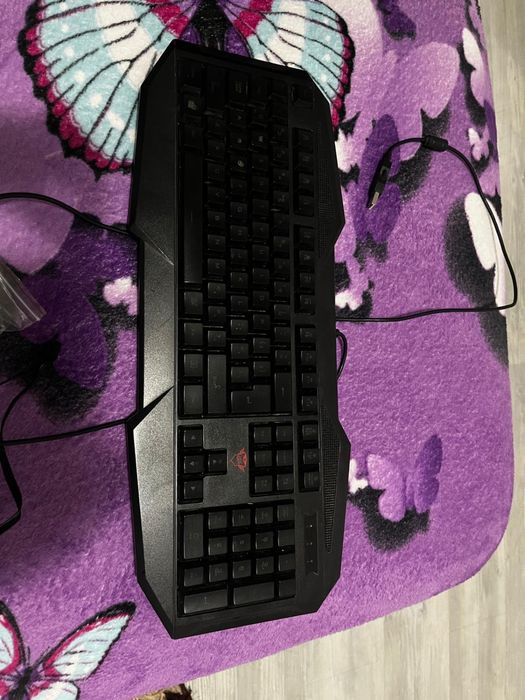 Vand tastatura Gaming Trust Avonn GXT830-RW