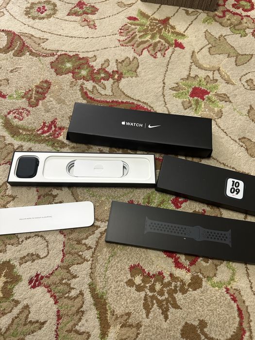 Продам Apple Watch Series 7 45mm Nike в идеальном состояние