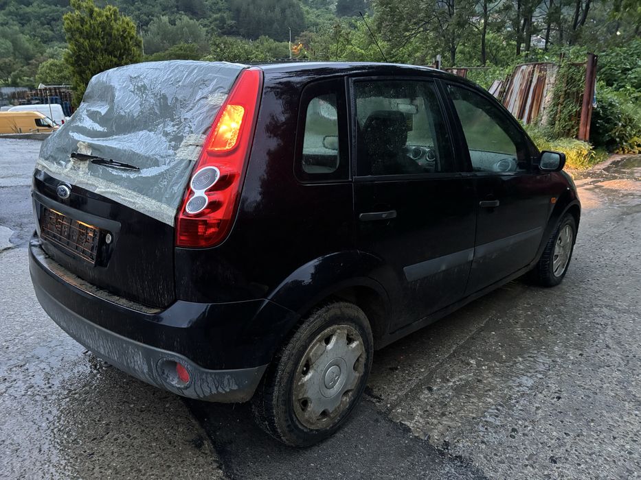 Форд фиеста 1.4 бензин на части.