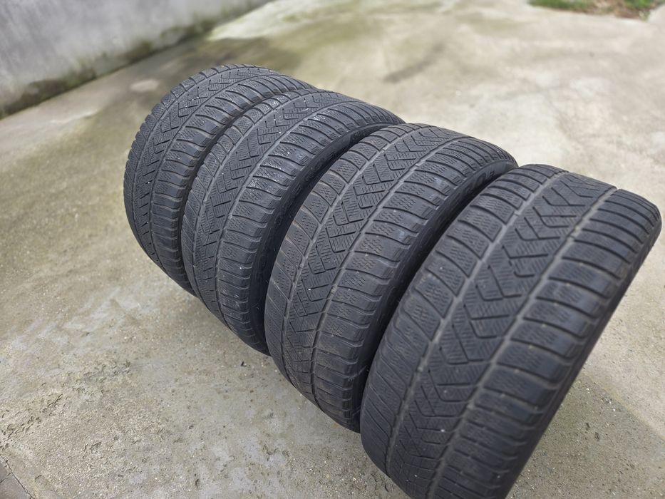 Set Anvelope Iarna Pirelli Sottozero 3 / 245 45 18 / 275 40 18 /