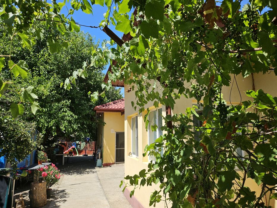 Casa cu teren - deschidere directa la lacul Corbeanca