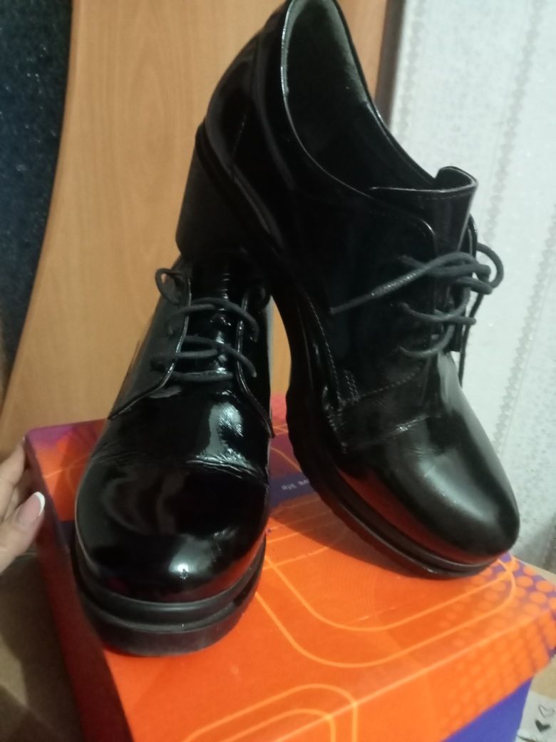 Продам женскую обувь батилены новые, туфли, сапогиза 5000