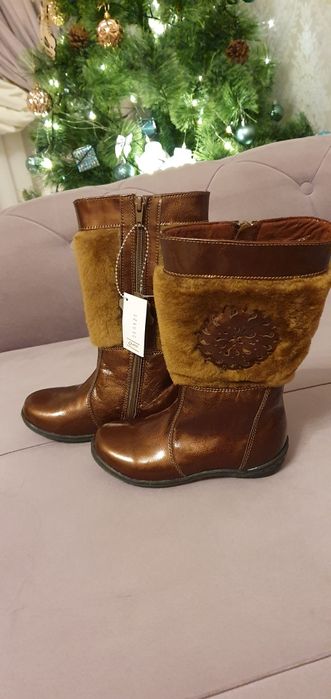Продам новые зимние детские сапоги