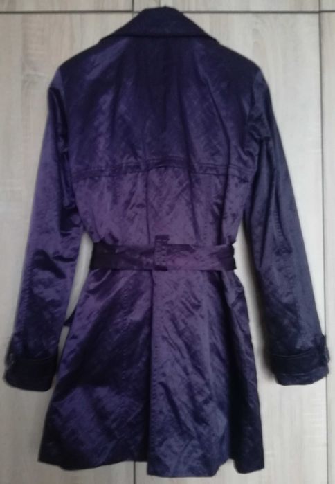 Тренчкот от тъмнолилав сатиниран плат ,размер М,Италия