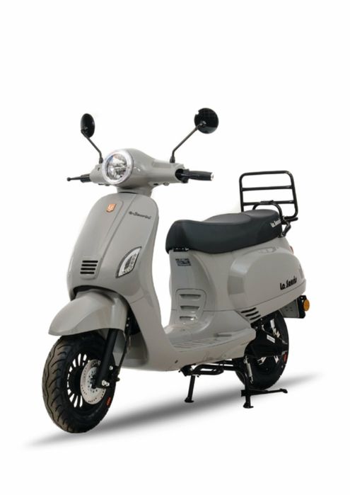 Scutere Vespa si La Souris de inchiriat