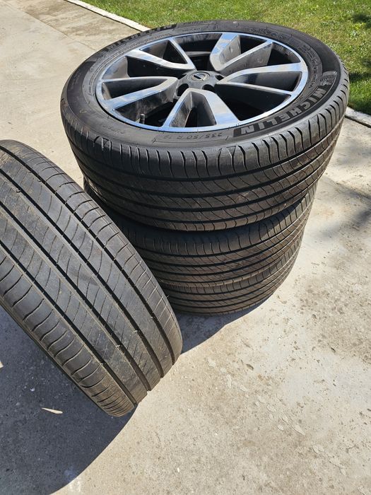 Jante Nissan cu cauciucuri Michelin