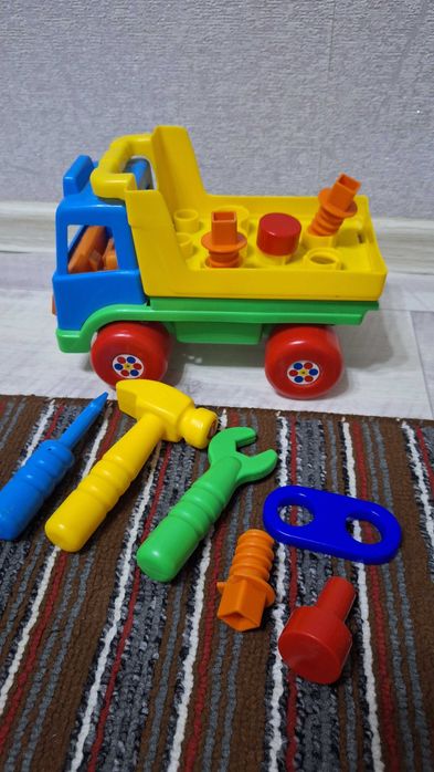 Машинка игрушечная