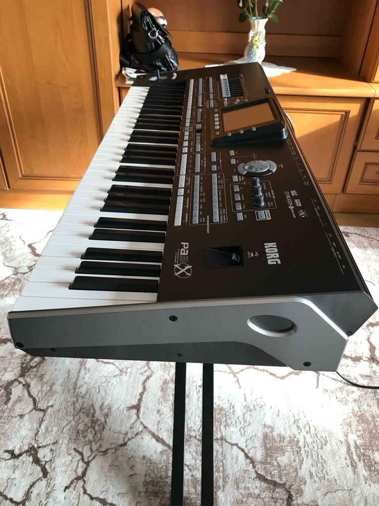 Продавам KORG pa3x